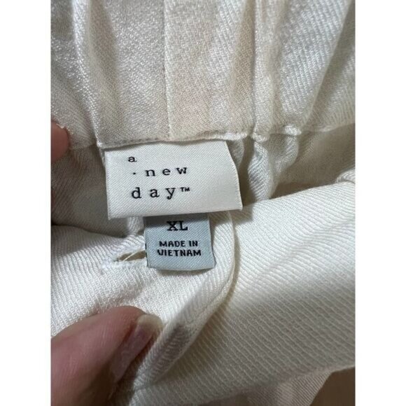 A New Day High Rise Paperbag Shorts XL NWOT - Picture 3 of 4